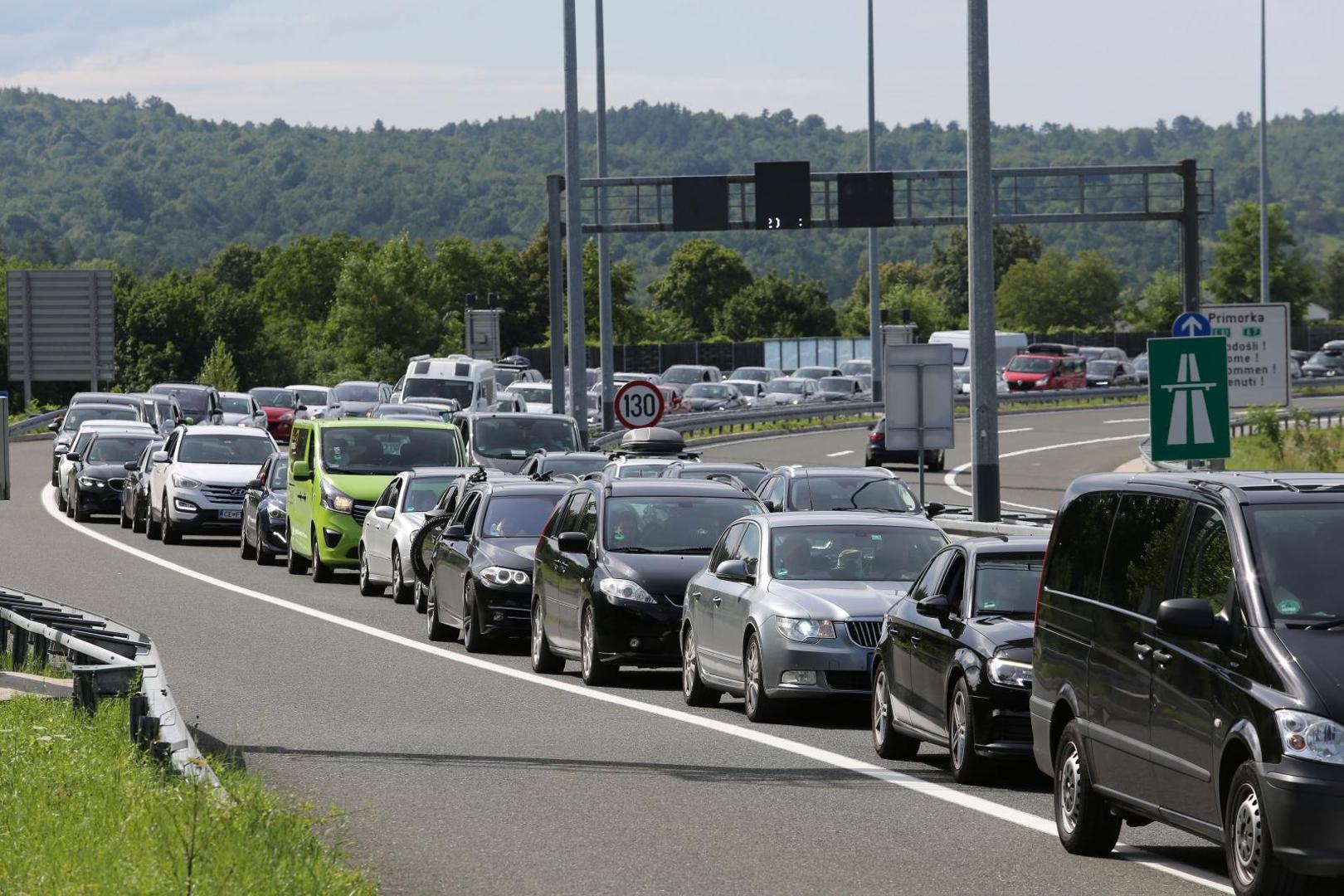 25.07.2020., Rupa - Kilometarske kolone za izlazak iz Hrvatske na granicnom prijelazu Rupa u pravcu Slovenije.
Photo: Goran Kovacic/PIXSELL