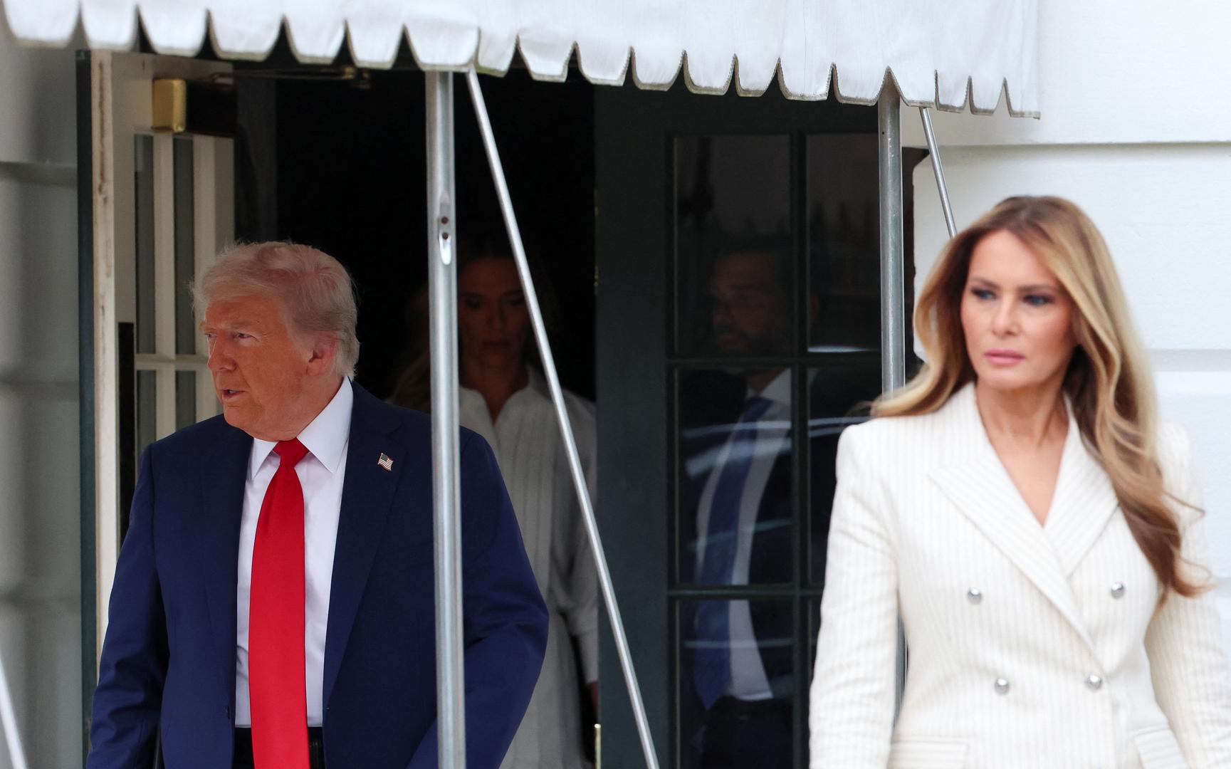 Hickling je tvrdila da je Trump odgovorio: "Pritisnuo sam jednog od njih prstom." 