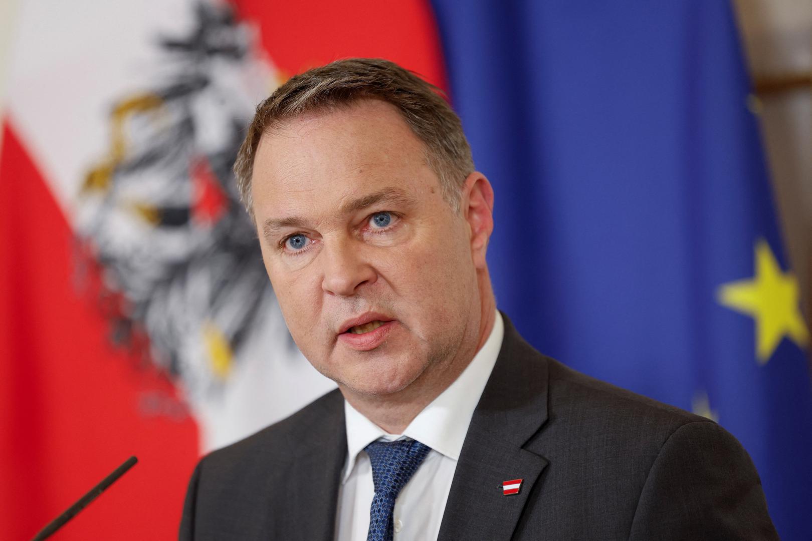 Slijedi ga austrijski kancelar Christian Stocker koji na godišnjoj razini zaradi 281.000 eura bruto. 