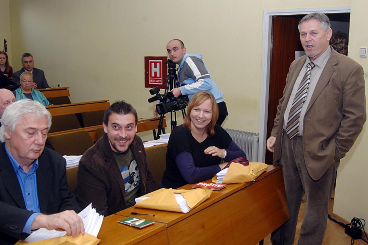 \'14.12.2011., Sisak - Sjednicu Gradskog vijeca obiljezio je sukob predsjednika Vijeca Veljka Novaka i SDP-ovke Krisdtine Ikic Banicek. Photo:Nikoal Cutuk/PIXSELL\'