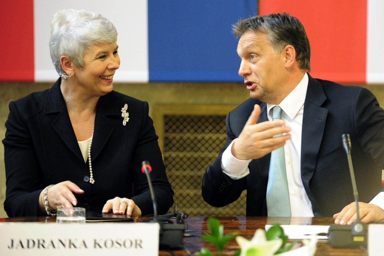 \'Croatian Prime Ministers Jandranka Kosor (L) and her Hungarian counterpart Viktor Orban (R) give a joint press conference in the Delegation hall of the parliament building in Budapest on July 22, 20