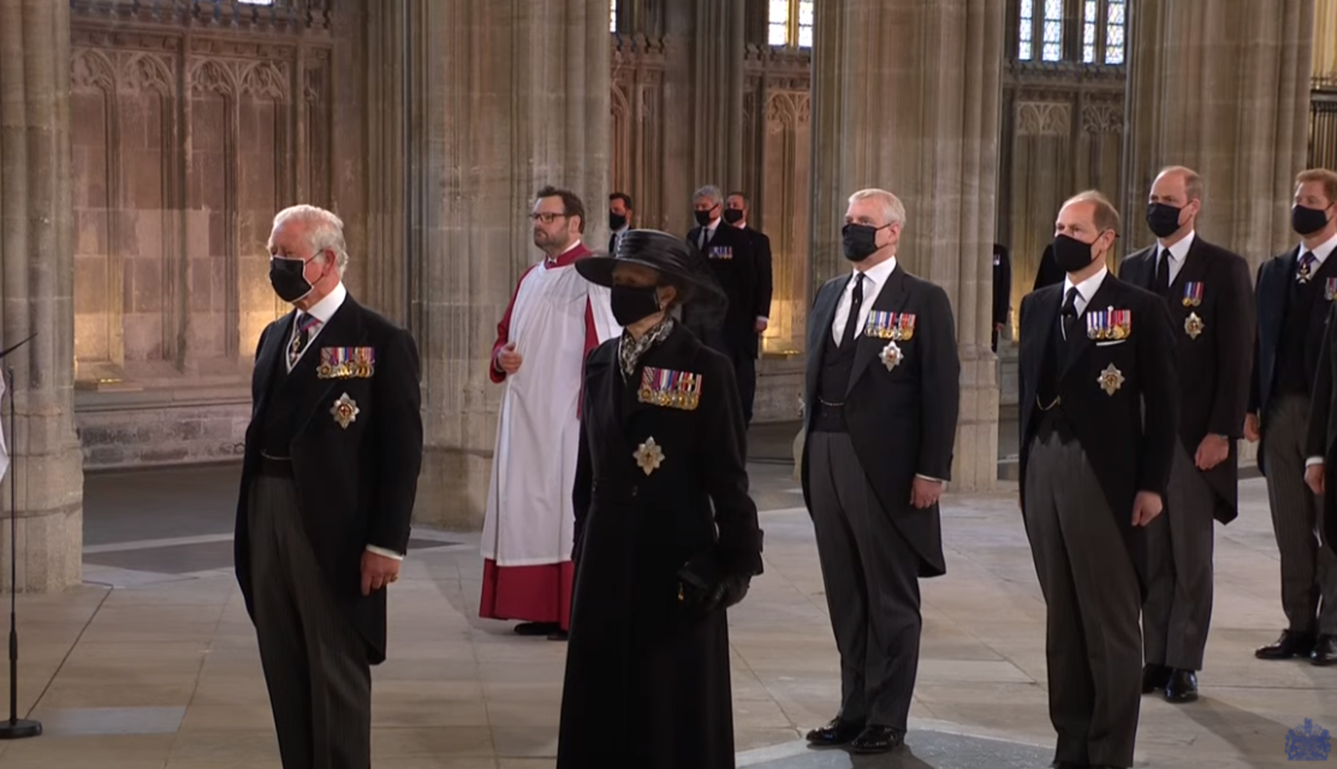  Za vrijeme drugog dijela procesije William je hodao uz Petera, a iza njih je bio princ Harry i David Armstrong-Jones, sin princeze Margarete, pokojne kraljičine sestre. 