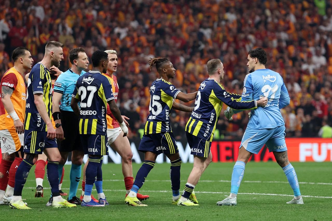 Super Lig - Galatasaray v Fenerbahce