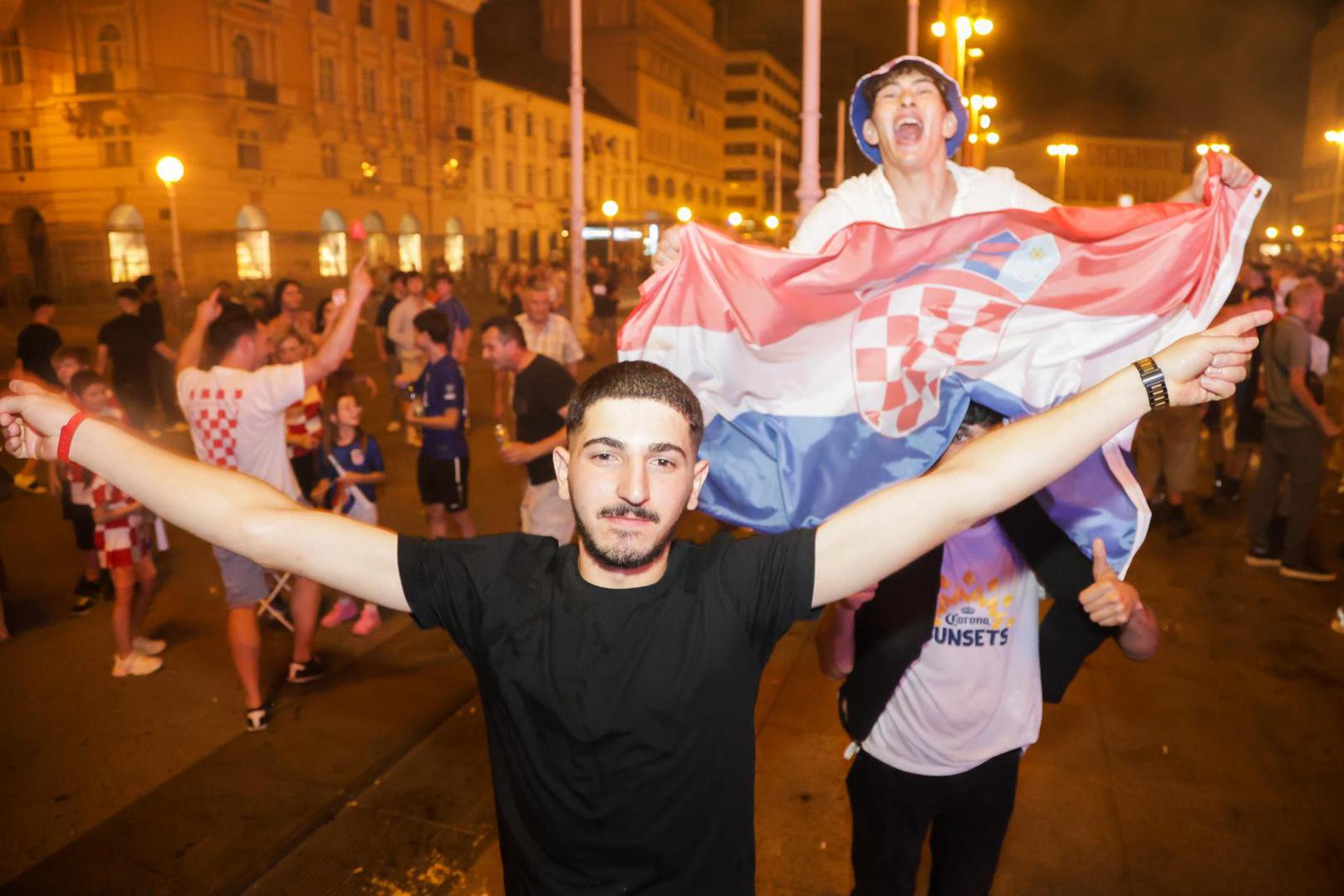 Hrvatski navijači diljem zemlje burno su proslavili pobjedu vatrenih na sinoćnjoj utakmici protiv Gane.