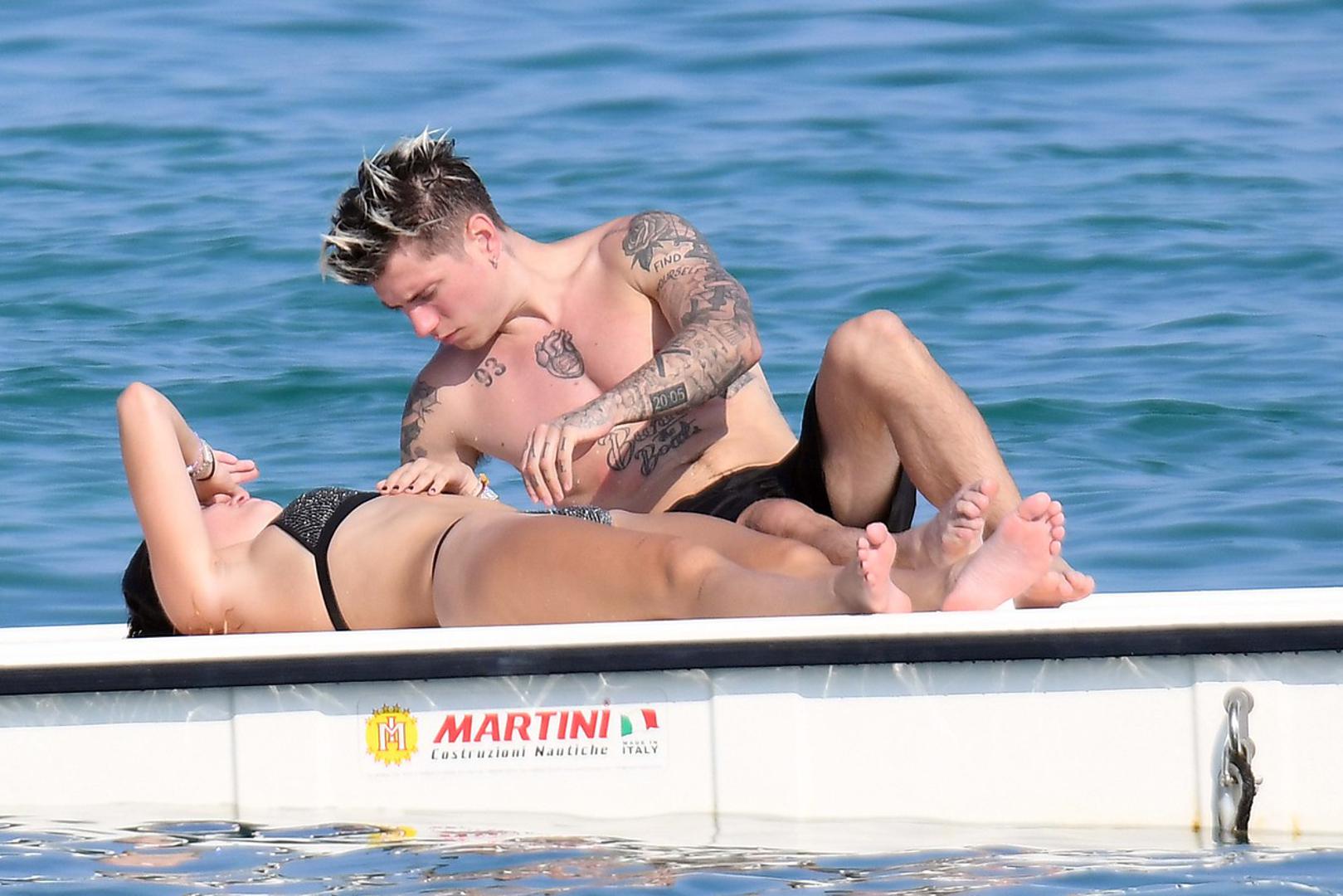 Glumica Bella Thorne s novim dečkom Benjaminom Mascolom već nekoliko dana odmara na Sardiniji. 