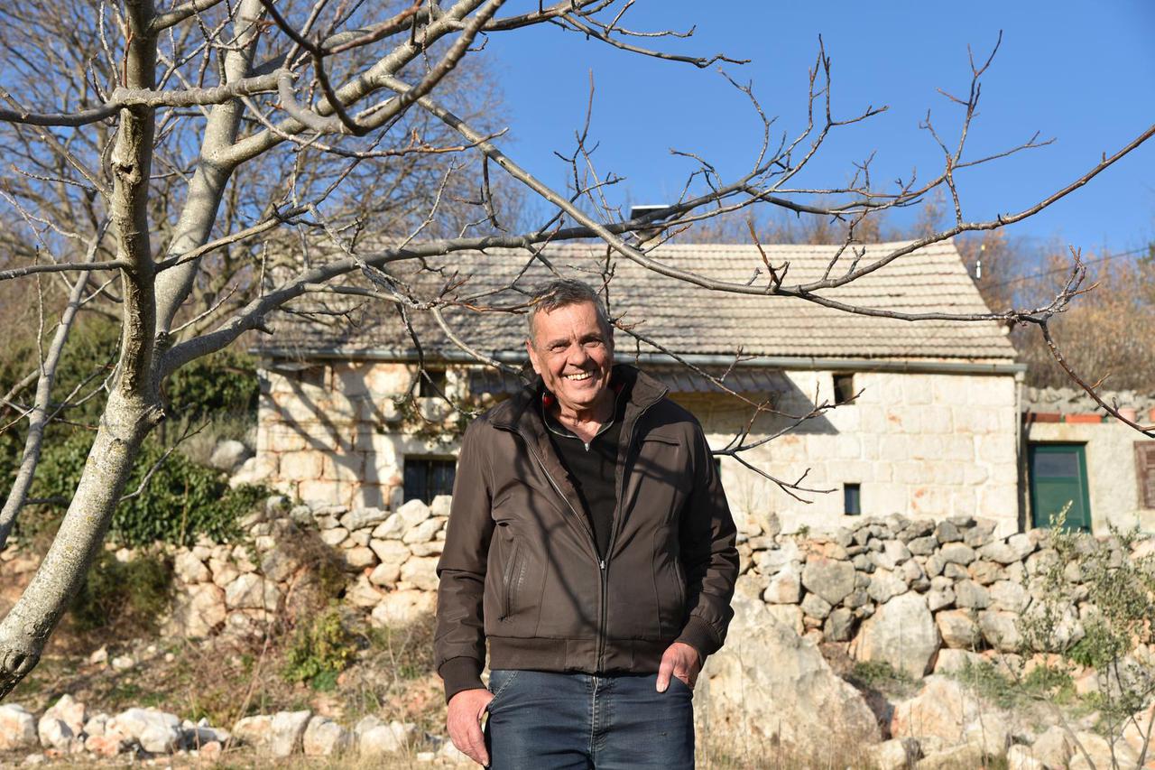 Vinjani Donji: Zdenko Šanić primio izbjeglice iz Ukrajine u svoju kuću 