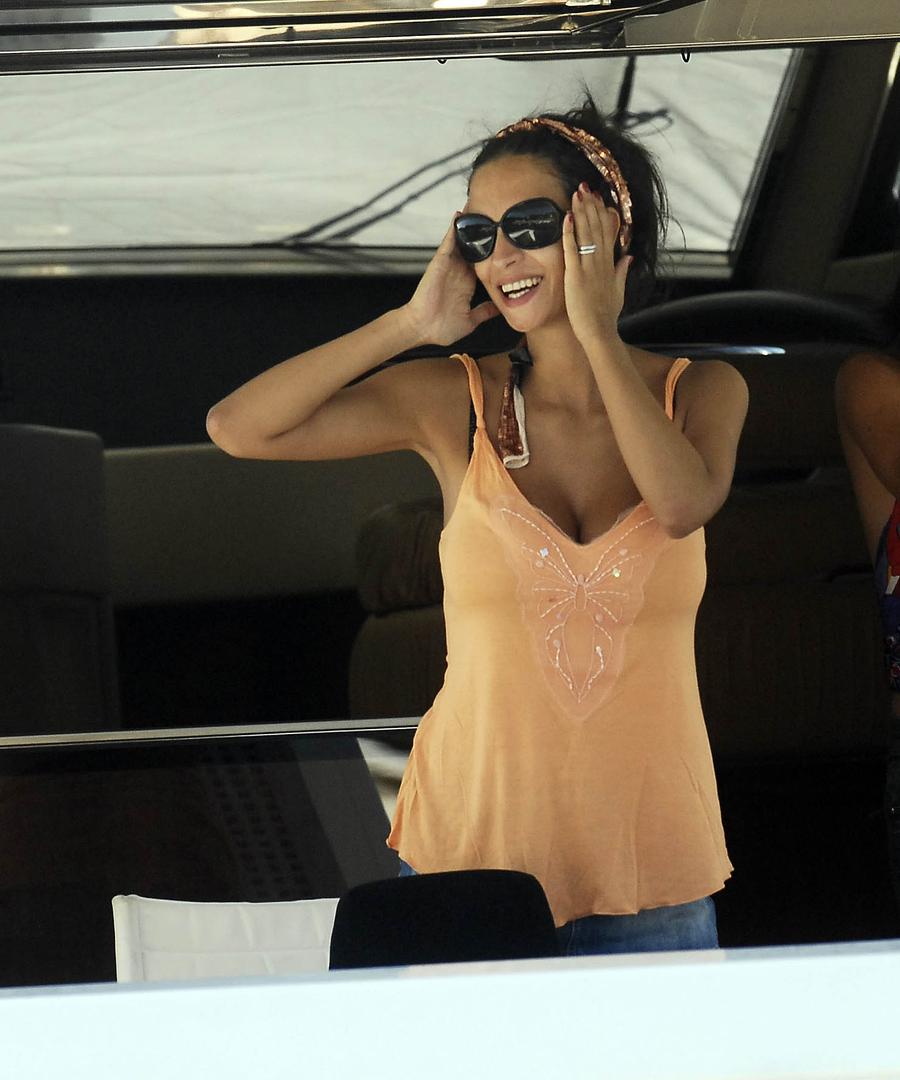 Ni tada Monika nije htjela pričati o detaljima, rijetko kada smo ju mogli vidjeti na nekim eventima te se u potpunosti posvetila sinovima Jakovu i Josipu.