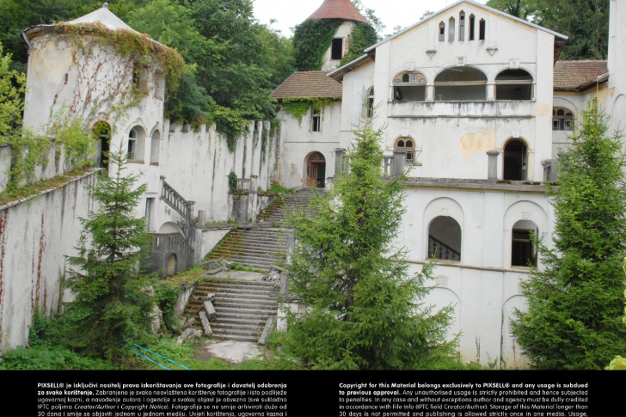 '30.07.2009., Karlovac - Stari grad Bosiljevo vec godinama propada zbog birokatskih komplikacija, opcina bosiljevo kao novi vlasnik pokusava dvorac prodati ulagacima. Photo: Kristina Stedul Fabac/Vece