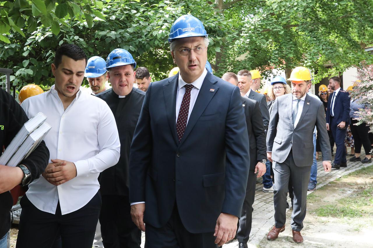 Andrej Plenković obišao je nekoliko gradilišta u procesu obnove nakon potresa u Zagrebu