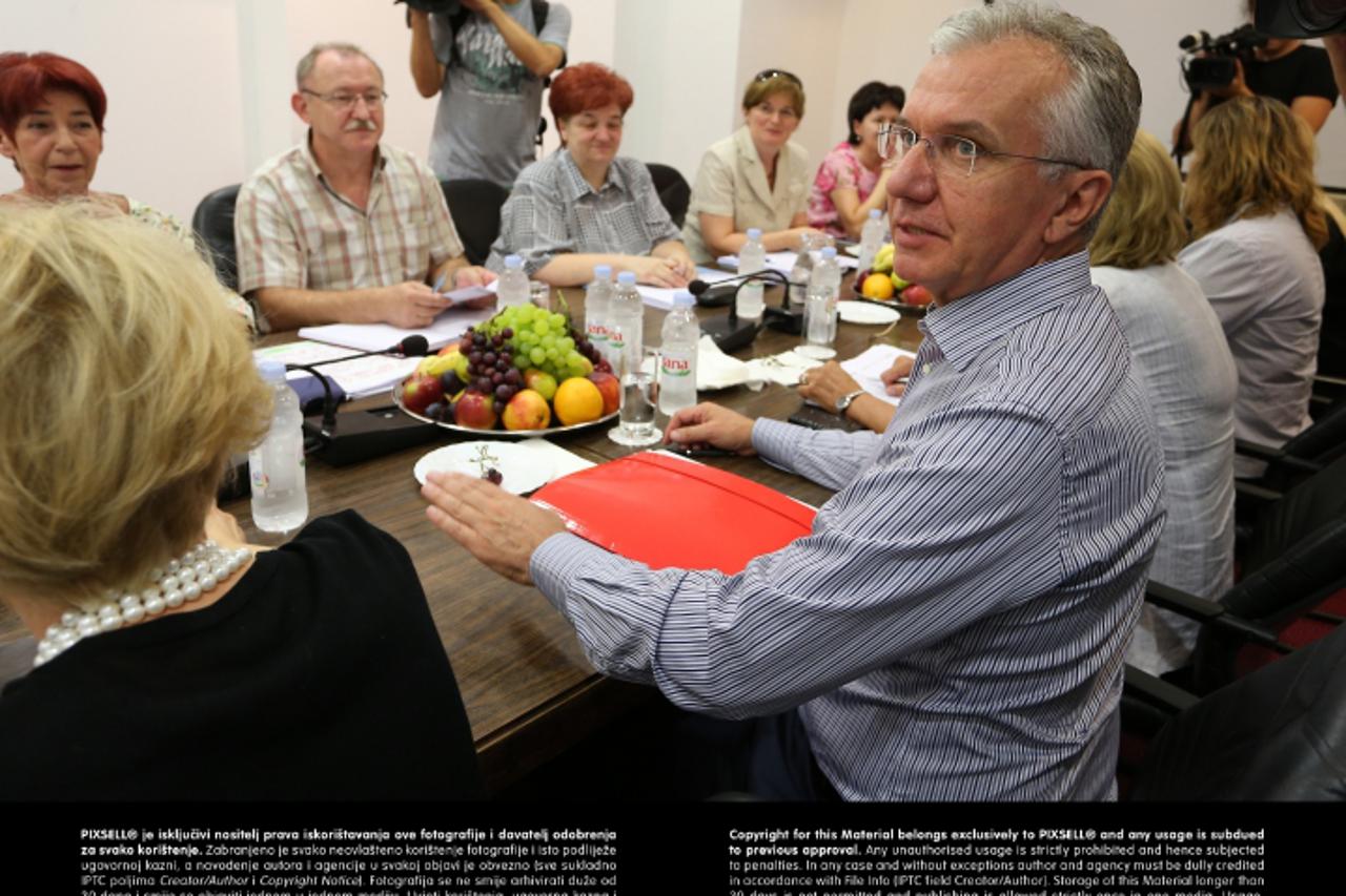 '07.08.2013., Zagreb - Pregovori sindikalnih vodja zdravstvenih djelatnika i ministra Rajka Ostojica u Ministarstvo zdravstva. Photo: Jurica Galoic/PIXSELL'