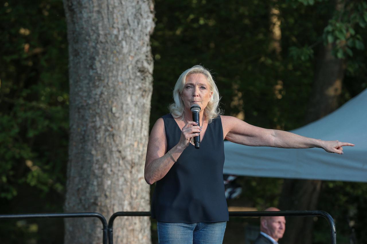 Les deux figures du Rassemblement national (RN), Jordan Bardella et Marine Le Pen, réunis pour une "fête champêtre" à Liévin (Pas-de-Calais)