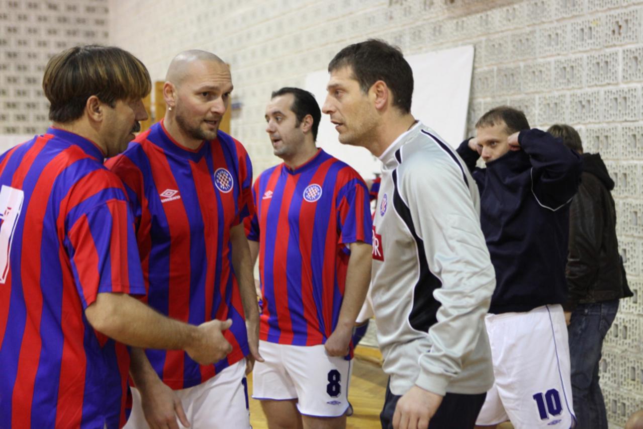 'sport-Split.Hrvatska.17.12.2009. Prijateljska revijalna utakmica izmedju ekipe Torcida i Hajduk u povodu 26 rodjendana MNK Torcida u maloj dvorani SC Gripe.Za ekipu Hajduka nastupio je i izbornik Sla