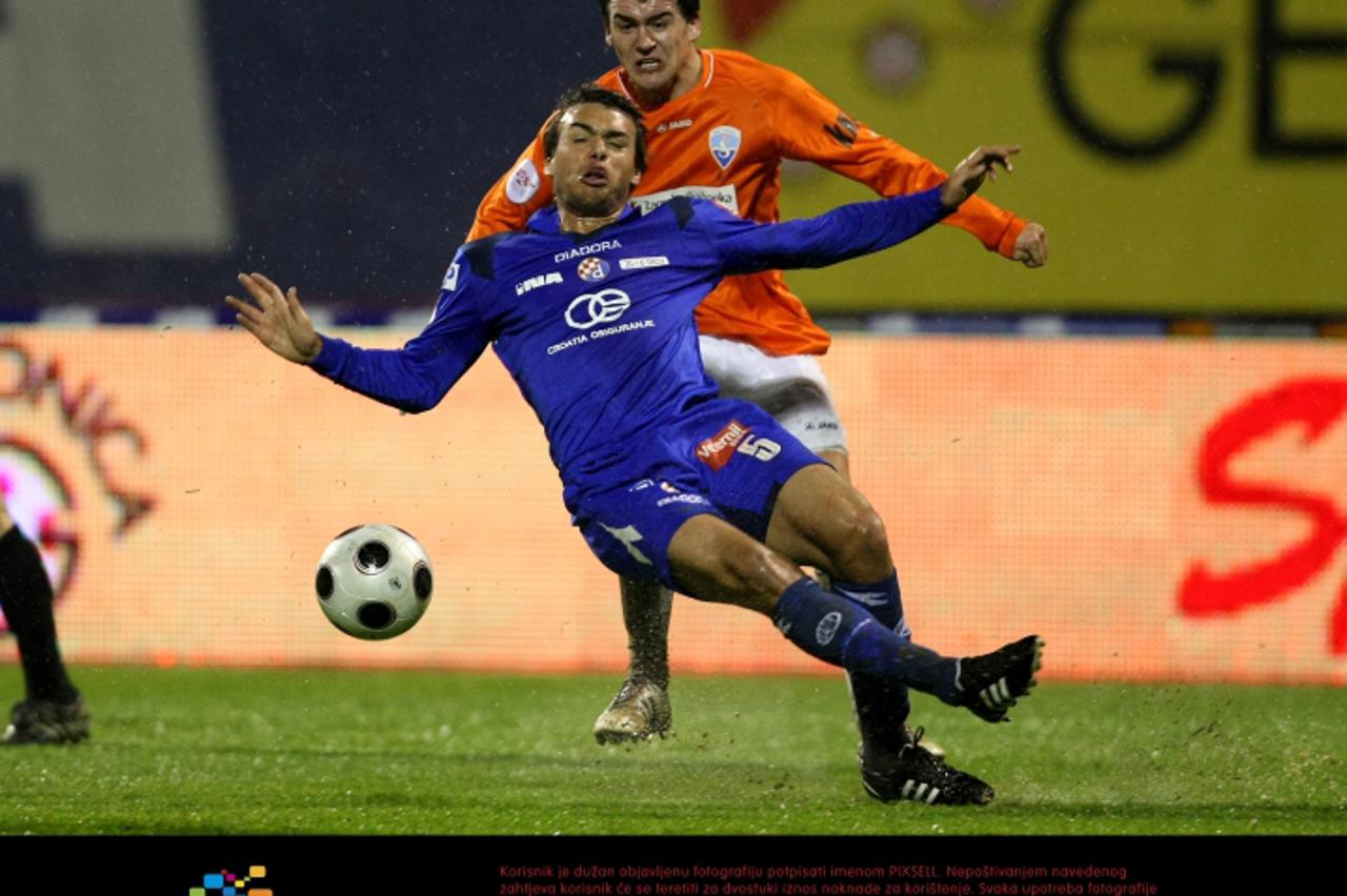 \'08.11.2009., Zagreb, Hrvatska - Stadion Maksimir, 1 HNL, 14. kolo. Utakmica NK Dinamo - NK Sibenik. Adrian Daniel Callelo, Mehmed Alispahic Photo: Sanjin Strukic/PIXSELL\'