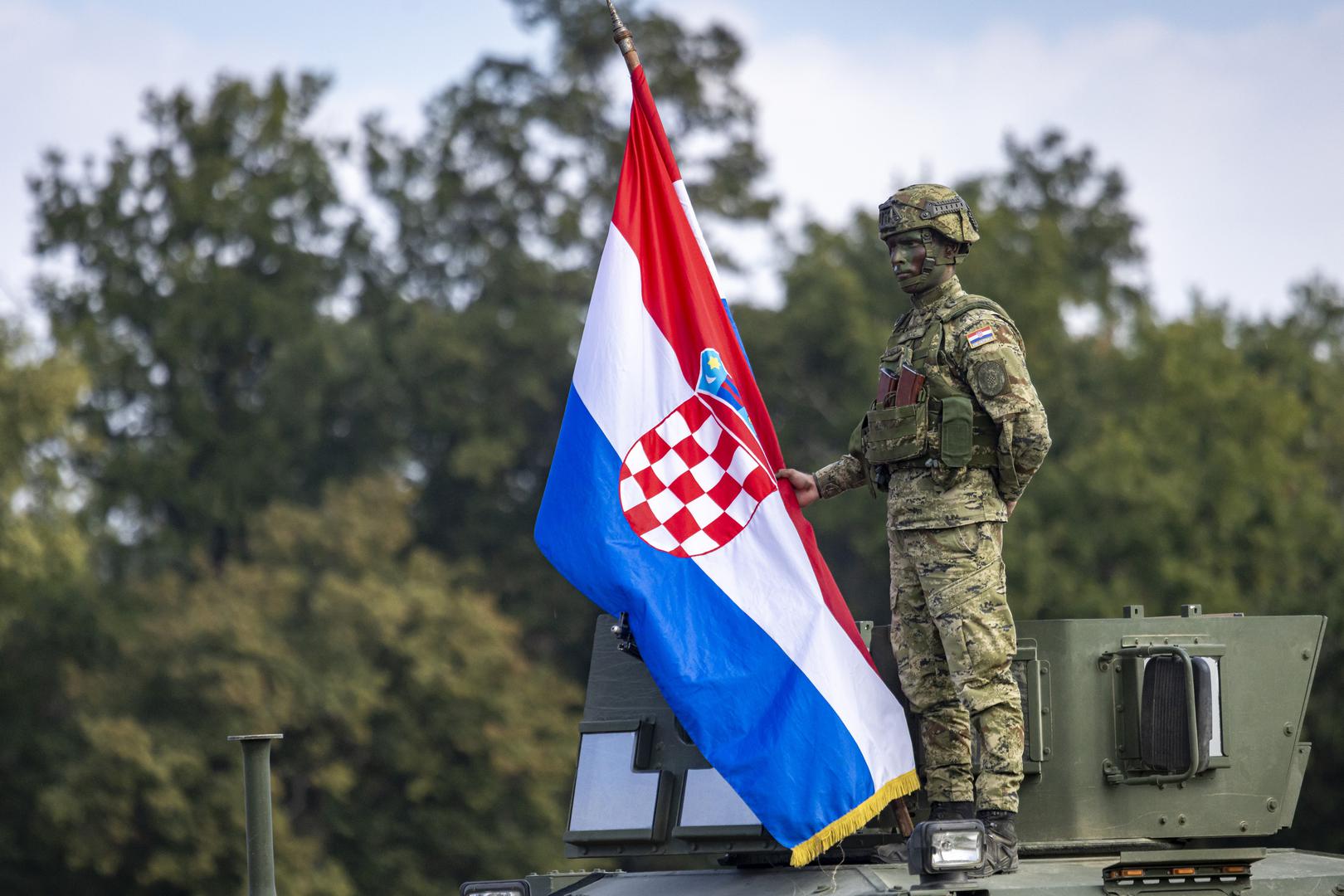 "Bez toga nije moguće zajedno djelovati u provedbi bilo kakvih vojnih operacija. Ovakva suradnja je od osobitog značaja za našu i britansku vojsku, ali i za sve članice NATO saveza s čijim oružanim snagama Hrvatska vojska ima zajedničke vojne vježbe", dodao je general Kundid.