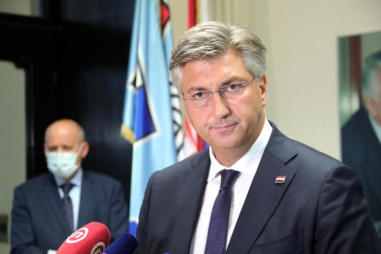 Zagreb: Andrej Plenković dao izjavu medjima nakon sjednice Predsjedništva HDZ-a