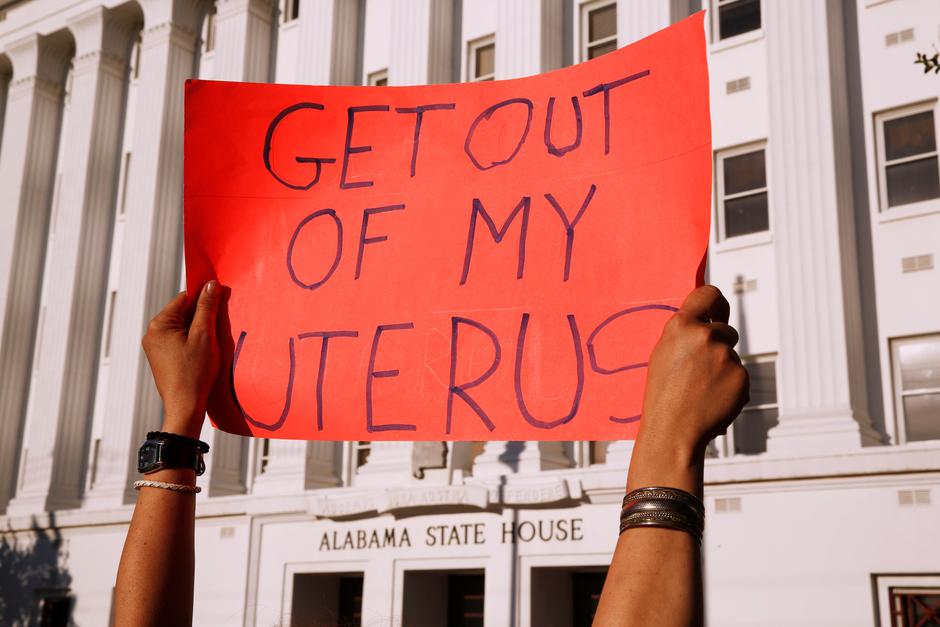 Senat u Alabami zabranio gotovo sve pobačaje, uključujući slučajeve silovanja