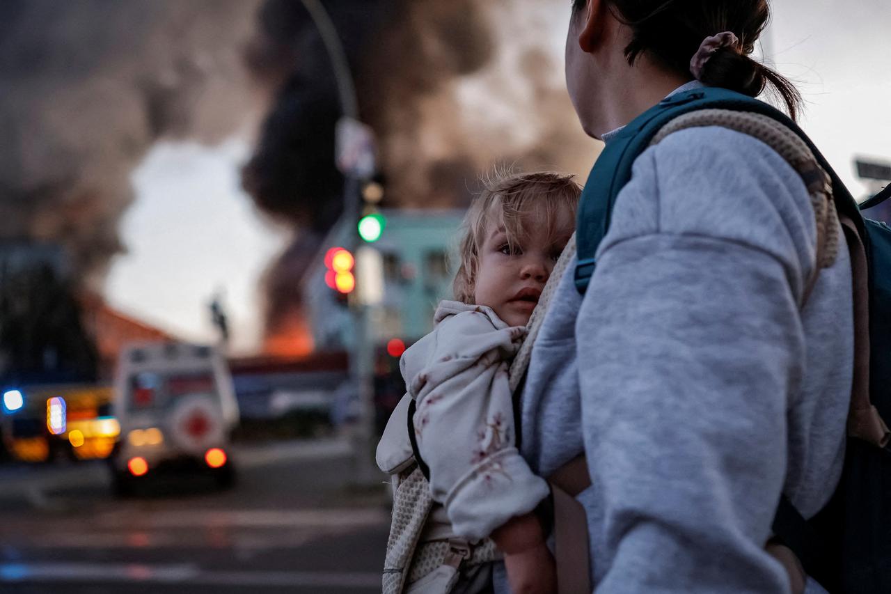 storyeditor/2026-09-08/2026-09-08T073903Z_1899730516_RC2UENAYHKBZ_RTRMADP_3_UKRAINE-CRISIS-ATTACK-KYIV.JPG