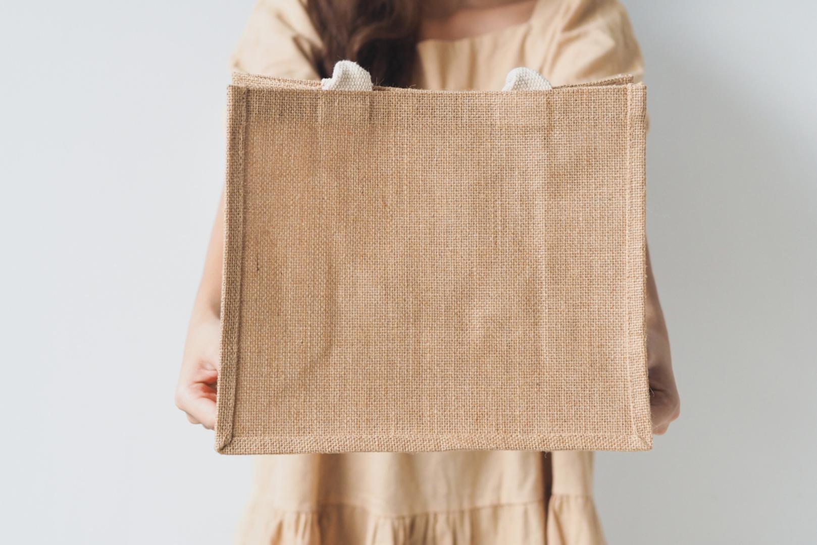 Jedan 'zeleni' potez dnevno: Ne mora biti ništa herojsko: ponesite platnenu vrećicu, napunite bocu vode, odvojite otpad ili ugasite svjetlo koje ne treba gorjeti. Ovakve sitnice su odricanje od komfora i grade osjećaj odgovornosti. I najljepše je što se lako pretvore u naviku koja ostaje i nakon korizme.