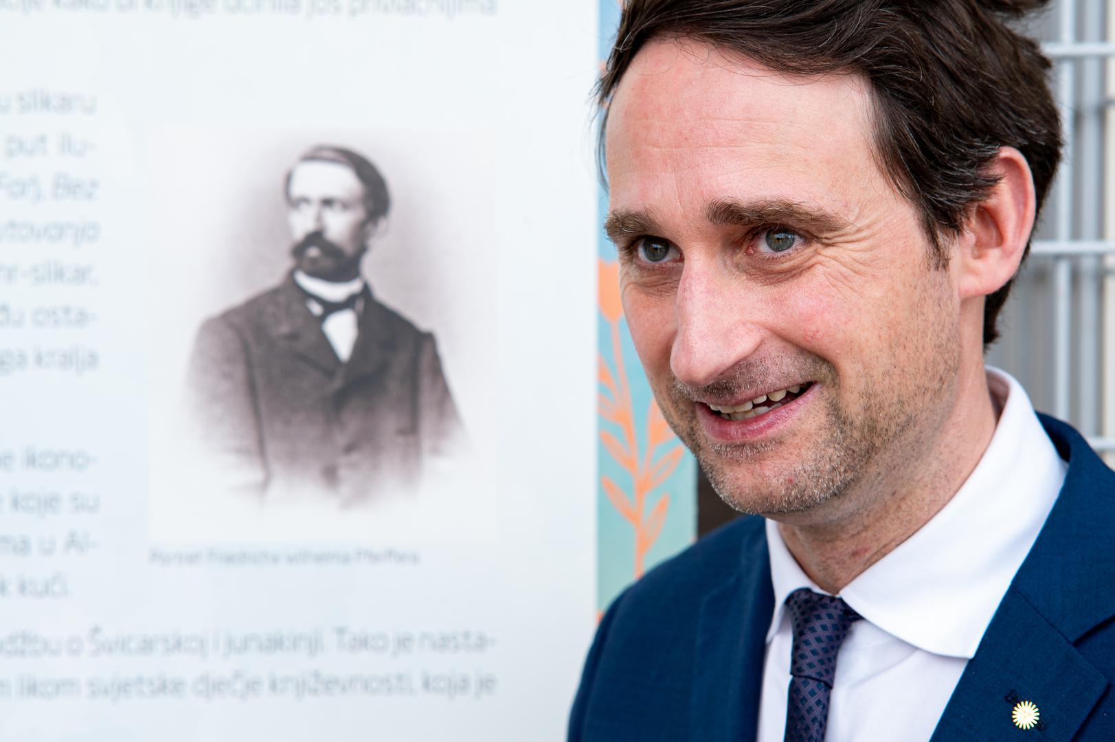 Predsjednik Zaklade Peter Otto Büttner rekao je kako prvo izdanje „Heidi” još nije imalo niti ilustracije, a danas je ona vizualno prisutna i poznata u nizu medija, od kazališta i filmova, do stripova i animiranih filmova - djelo je prvi put izvedeno u kazalištu 1908. godine, već 1920. je snimljen nijemi film, 1937. holivudska verzija sa Shirley Temple