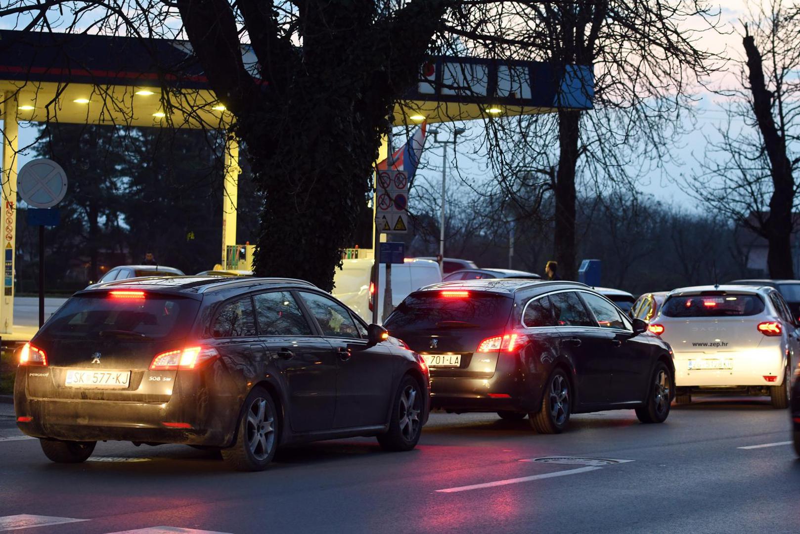 Ministar gospodarstva Ante Šušnjar poručio je da će država ublažiti udar na građane smanjenjem dijela trošarina. 