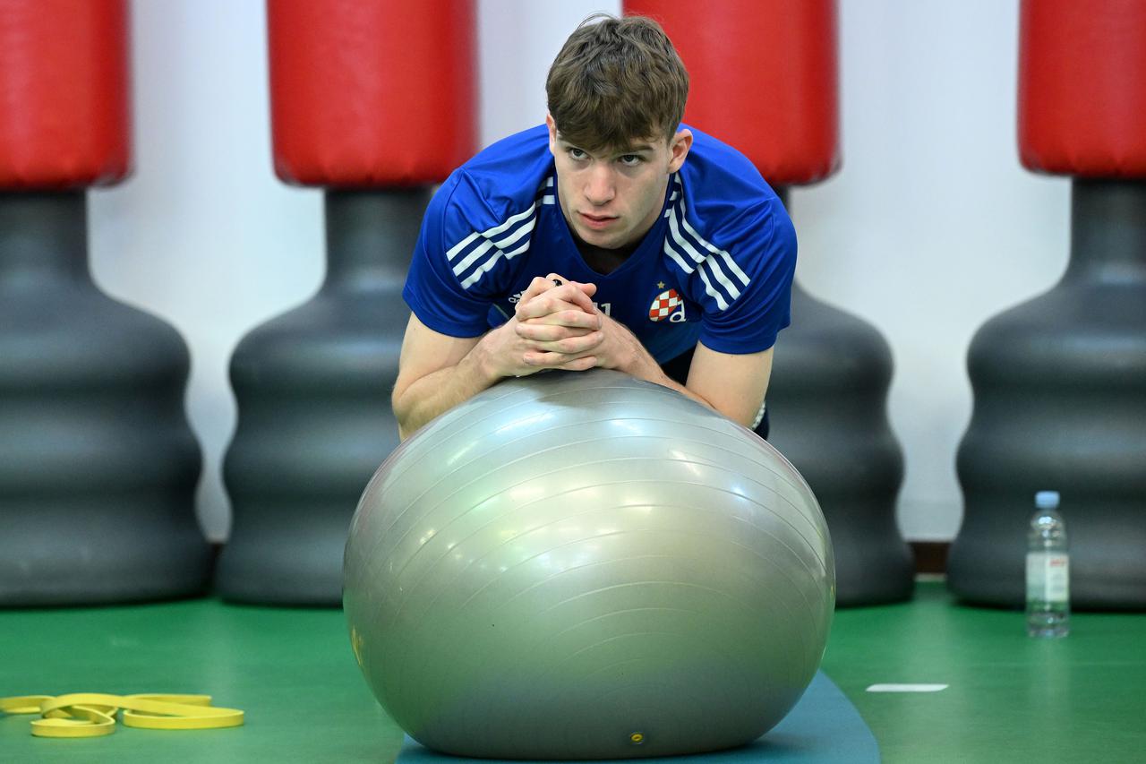 Rovinj: Marko Bulat prebolio gripu te se priključio suigračima na pripremama Dinama za proljetni dio sezone 