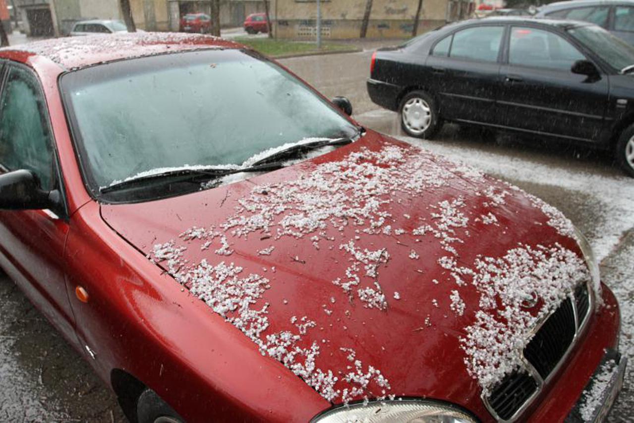 Tuča u Karlovcu, portal (1)