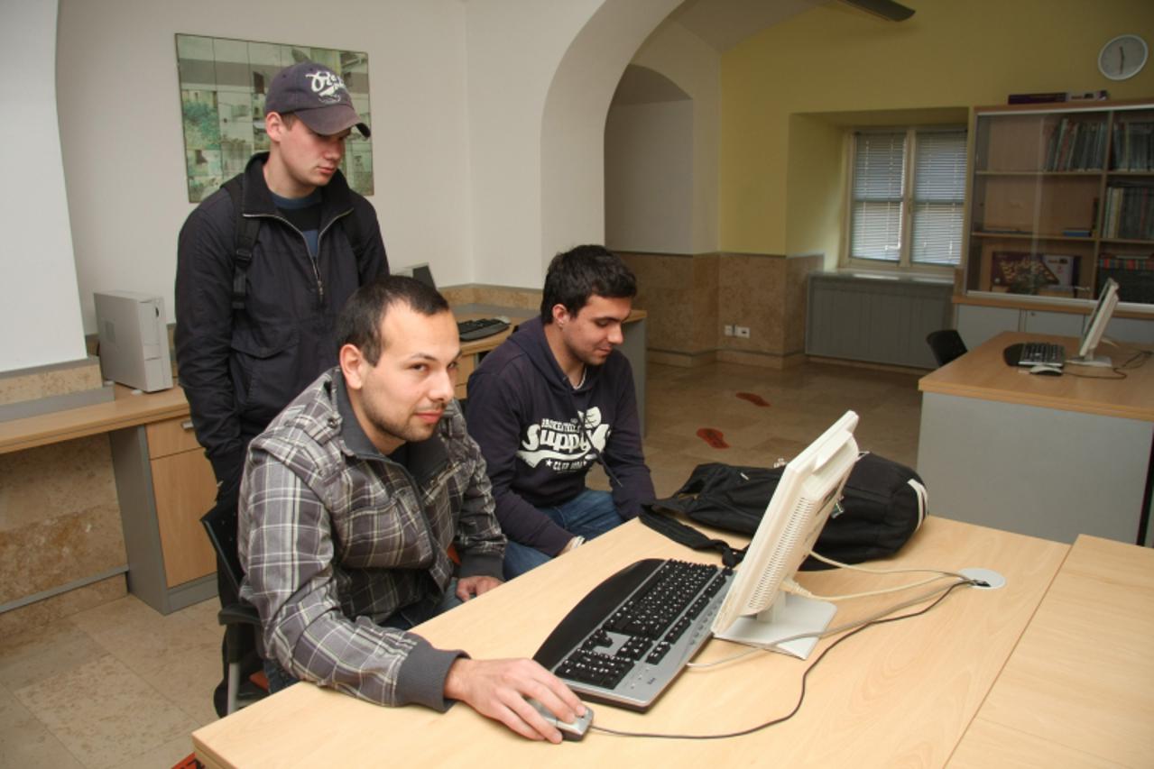 '06.05.2011. Karlovac - Studenti Veleucilista Karlovacslobodno vrijeme provode i internet caffeu u sklopu Veleucilista. Photo: Kristina Stedul Fabac/PIXSELL'
