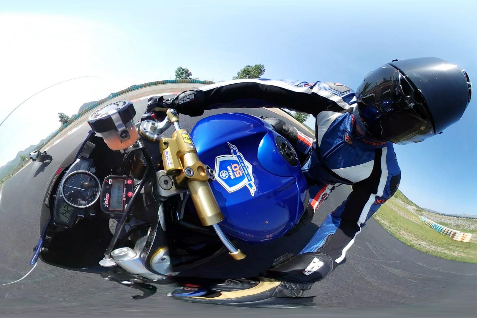 U ciljnoj ravnini njegov motor razvija brzinu od 279 km/h.