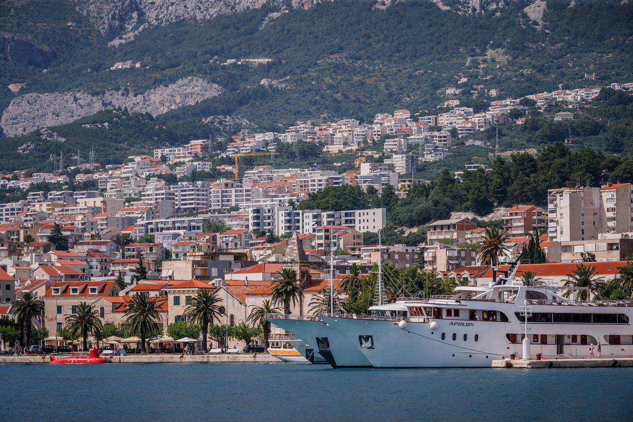 Makarska: Pogled na novoizgrađeni dio