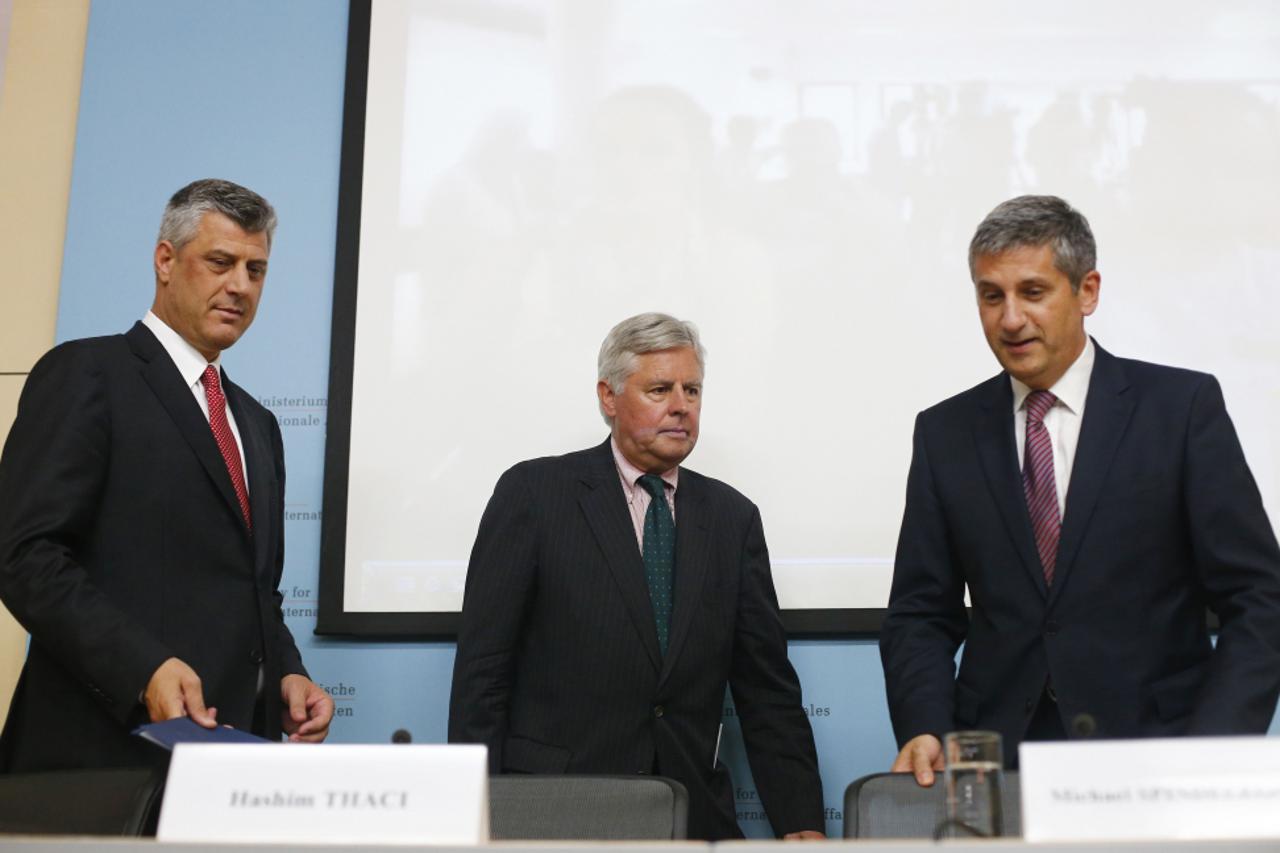 Kosovo Prime Minister Hashim Thaci (L), European Union special representative in Kosovo Pieter Feith (C) of the Netherlands and Austrian Foreign Minister Michael Spindelegger (R) arrive for a press co