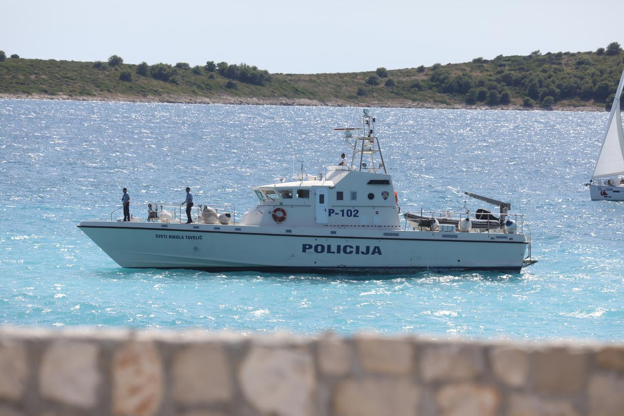 Primošten: Potraga za mladićem koji nije izronio pri skoku u more