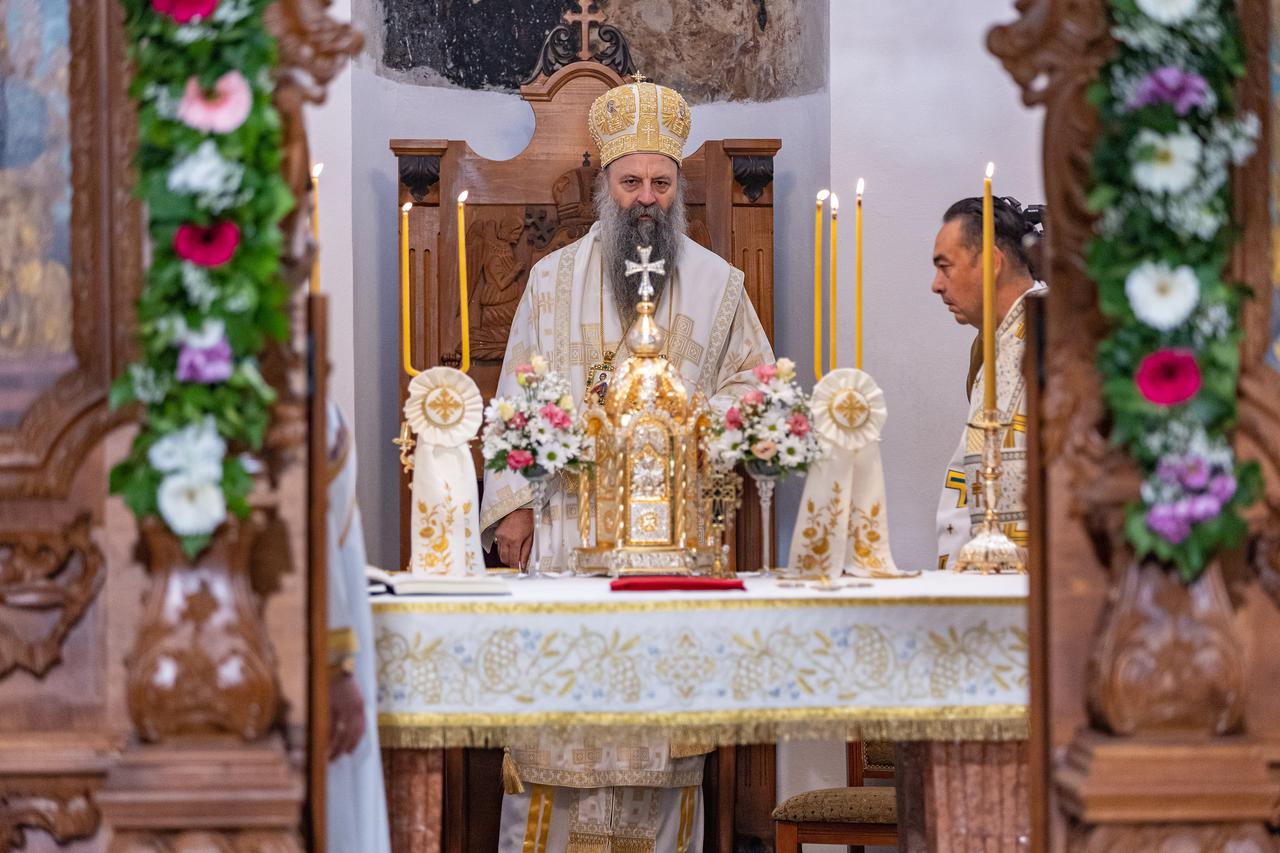 Vukovar: Porfirije, patrijarh Srpske pravoslavne crkve, stigao u crkvu  Sv. Nikolaja Mirlikijskog 