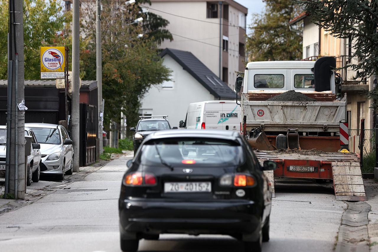 Zagreb: U Aninoj ulici puno je prometnih problema