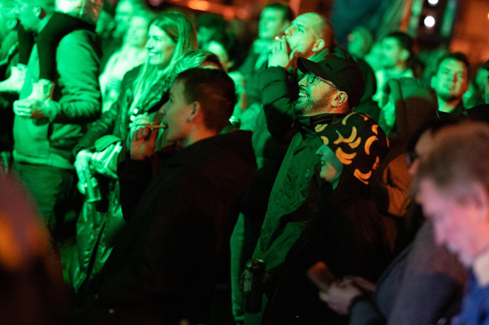 Fotografije s događaja otkrivaju kako se gradonačelnik odlično zabavljao, a kiša nije mogla umanjiti njegovo veselo i opušteno raspoloženje.