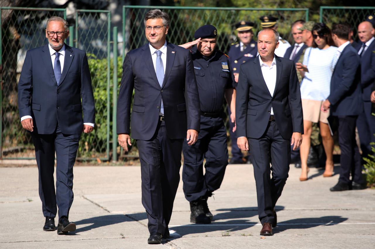 Predsjednik Vlade Andrej Plenkovic posjetio Centar za koordinaciju, vodjenje i gasenje pozara na priobalju u Divuljama