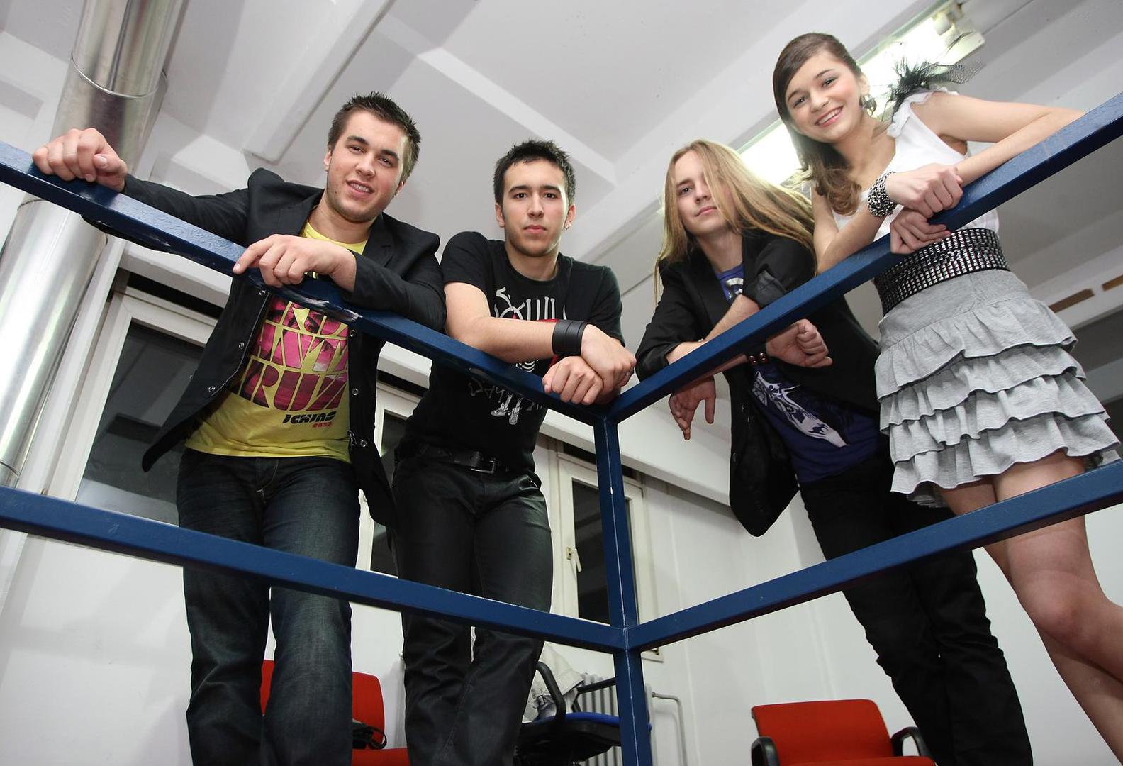 Show "Hrvatska traži zvijezdu" iznjedrio je brojne nove pjevače, a mladi glazbenici tada su se predstavili široj javnosti ti započeli svoje karijere. Prva sezona odvila se 2009. godine, druge je bila 2010., a treća i posljednja 2011. godine. Pobjednik prve sezone jest Bojan Jambrošić koji je nakon showa ostvario svoju karijeru, a bavi se i glumom. U trećoj sezoni pobijedio je Goran Kos, koji se nastavio baviti glazbom, ali se o tome gdje je danas ništa ne zna. 