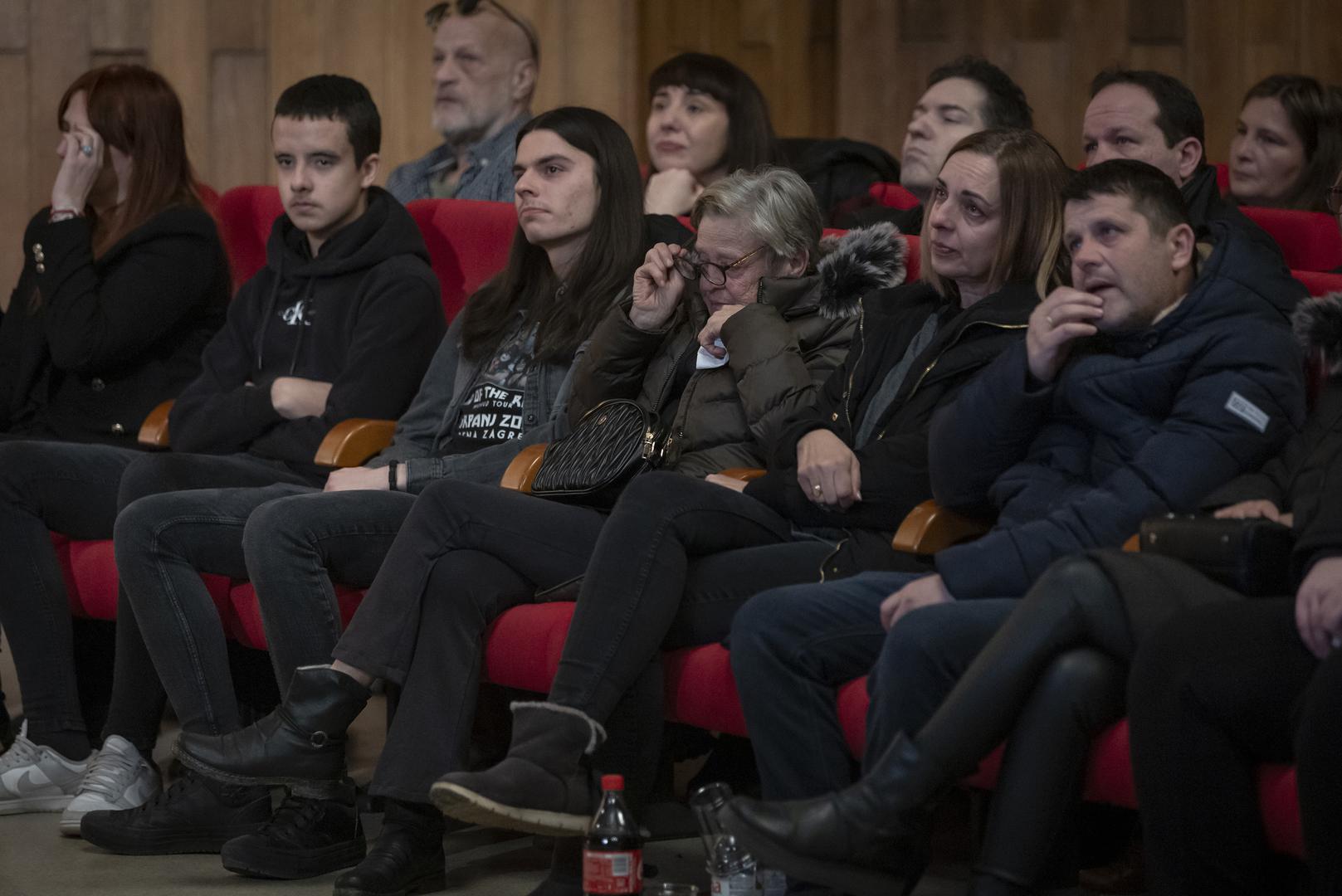 Bio je ne samo izvrstan gitarist i glazbenik, već i pokretačka snaga benda – benda koji je živio od prvog do zadnjeg dana, u koji je vjerovao i kojem je davao najbolje od sebe. Slaven Živanović Žiža bit će pokopan danas u Županji u 15 sati. 