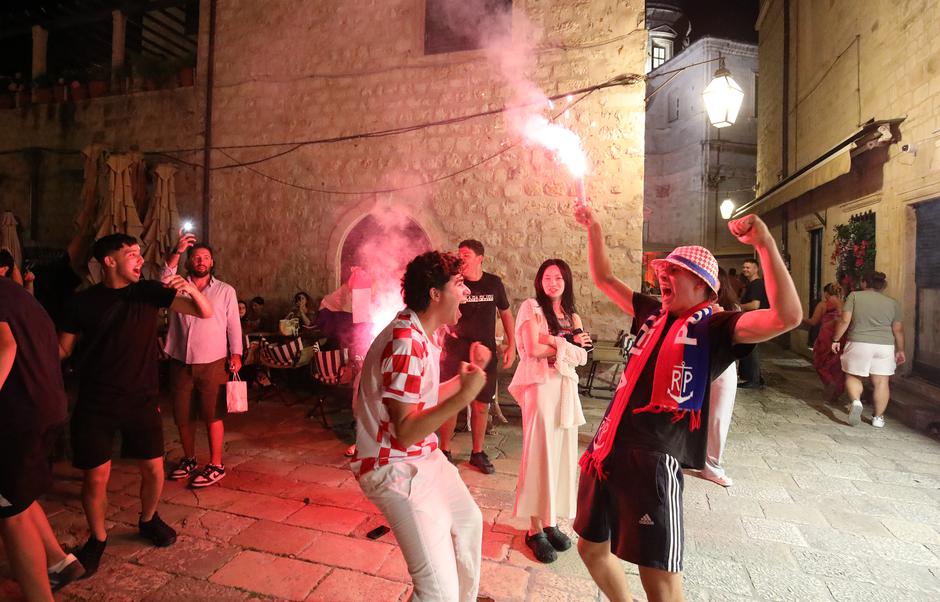 Dubrovnik: Gledanje utaakmice Engleska  - Hrvatska 
