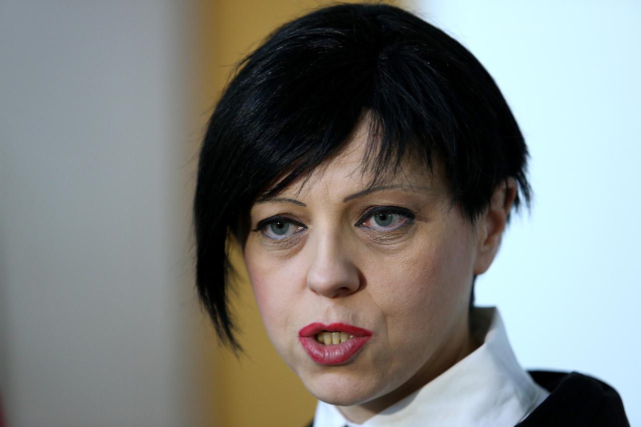 22.04.2015., Zagreb - Predsjednica Kolinda Grabar Kitarovic primila je predsjednicu stranke Odrzivog razvoja Hrvatske Mirelu Holy. Izjava Mirele Holy nakon sastanka s predsjednicom Kolindom Grabar-Kitarovic. Photo:Anto Magzan/PIXSELL
