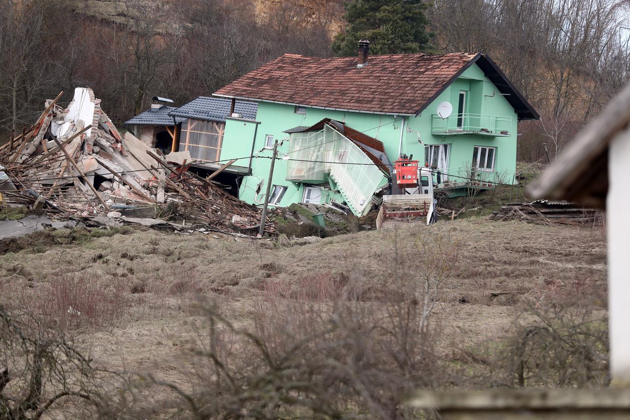 Hrvatska Kostajnica - kuće uništene