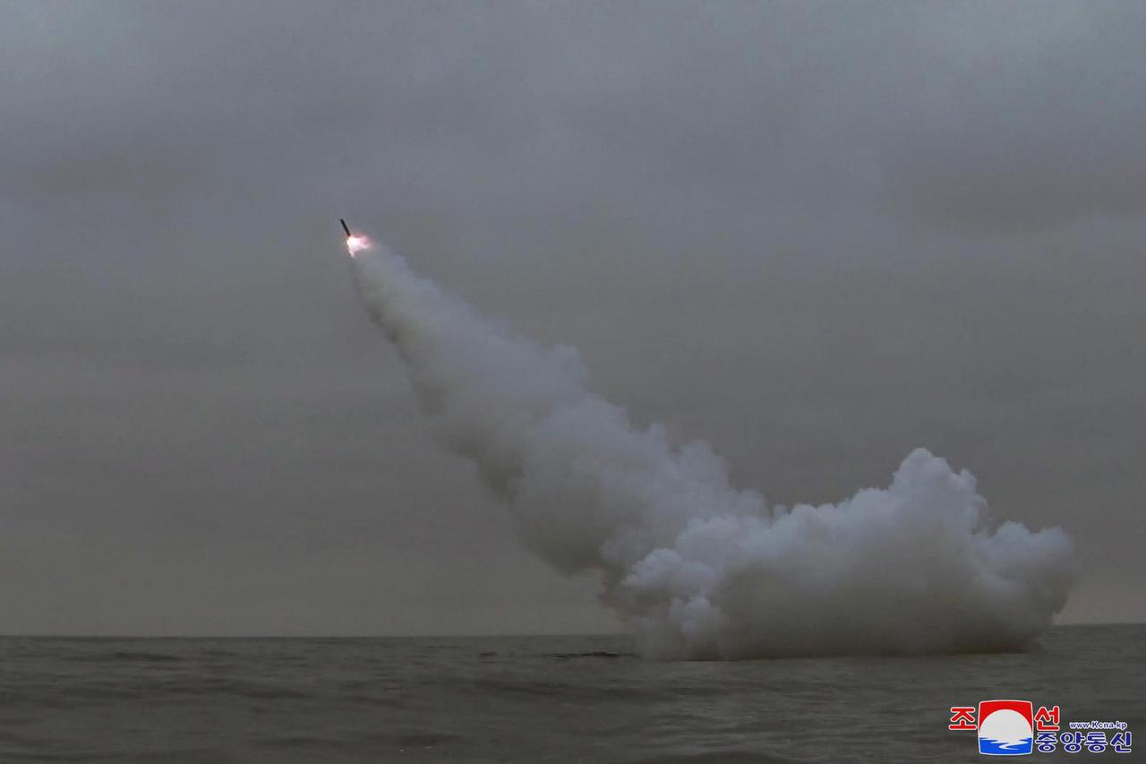 N.Korea fires missiles from submarine at underwater target