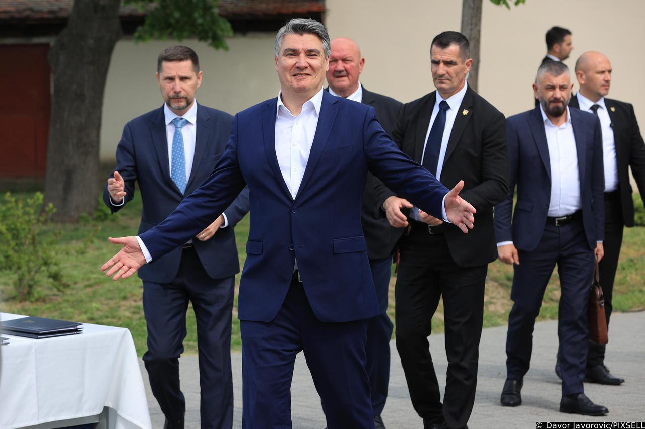 Vukovar: Predsjednik Milanović uručio odlikovanja braniteljima Vukovara