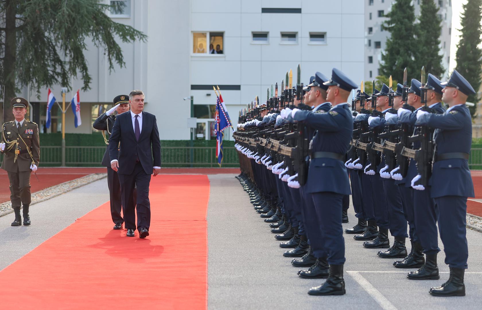 28.08.2025., Zagreb - Vojarna Petar Zrinski. Predsjednik Republike Hrvatske i vrhovni zapovjednik Oruzanih snaga RH Zoran Milanovic urucio je prve casnicke cinove 17., 18. i 19. narastaju kadeta Hrvatskog vojnog ucilista "Dr. Franjo Tudjman" diplomiranih u jesenskom roku. Photo: Sanjin Strukic/PIXSELL