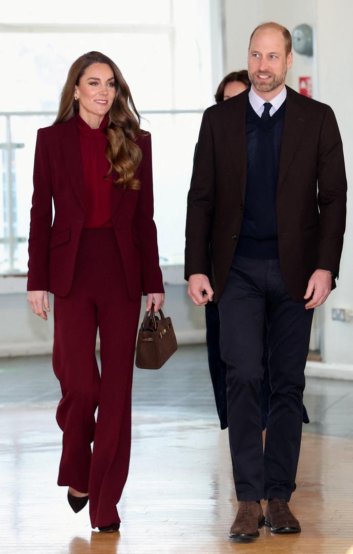 Kraljevska obitelj prihvatila ju je kao suprugu budućeg kralja, a ona se uspješno prilagodila pravilima i protokolima kraljevske institucije. Njezin se javni nastup s godinama ustalio i postao predvidljiv. 