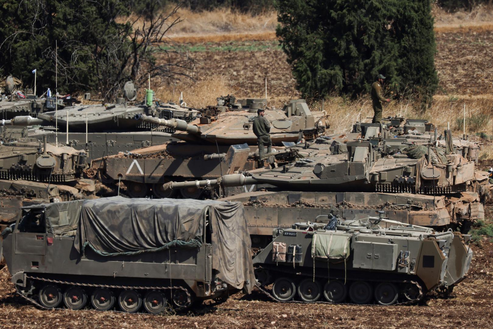 People work on Israeli Army tanks, amid cross-border hostilities between Hezbollah and Israel, in northern Israel, September 27, 2024. REUTERS/Jim Urquhart Photo: JIM URQUHART/REUTERS
