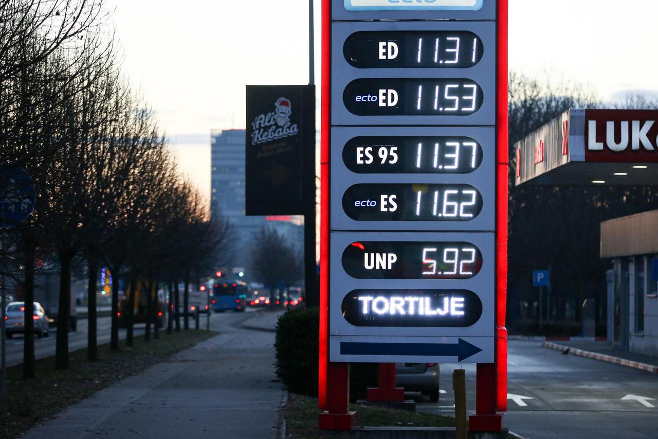 Novo poskupljenje cijena goriva dočekalo jutros vozače na benzinskim postajama 