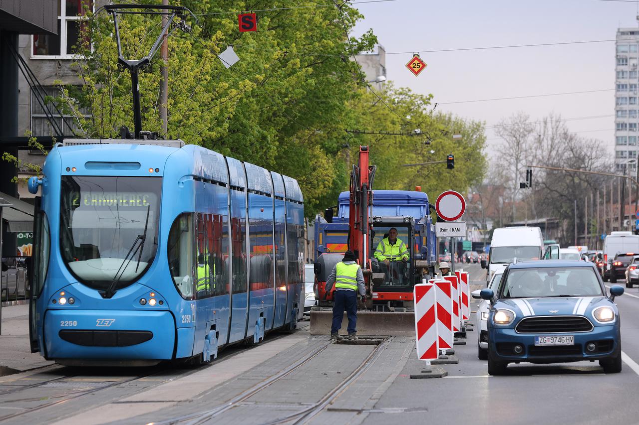 Zagreb: U Branimirovoj počeli radovi na sanaciji tramvajskog kolosijeka