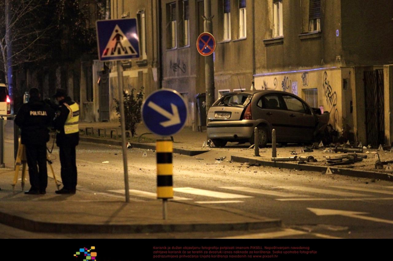 \'10.02.1011., Zagreb - Oko 3.30 u ulici Medvescak ispred kluba Gjuro 2 mladic je automobilom Citroen C3 naletio na 3 pjesakinje. Ocevid u tijeku. Photo: Antonio Bronic/PIXSELL\'