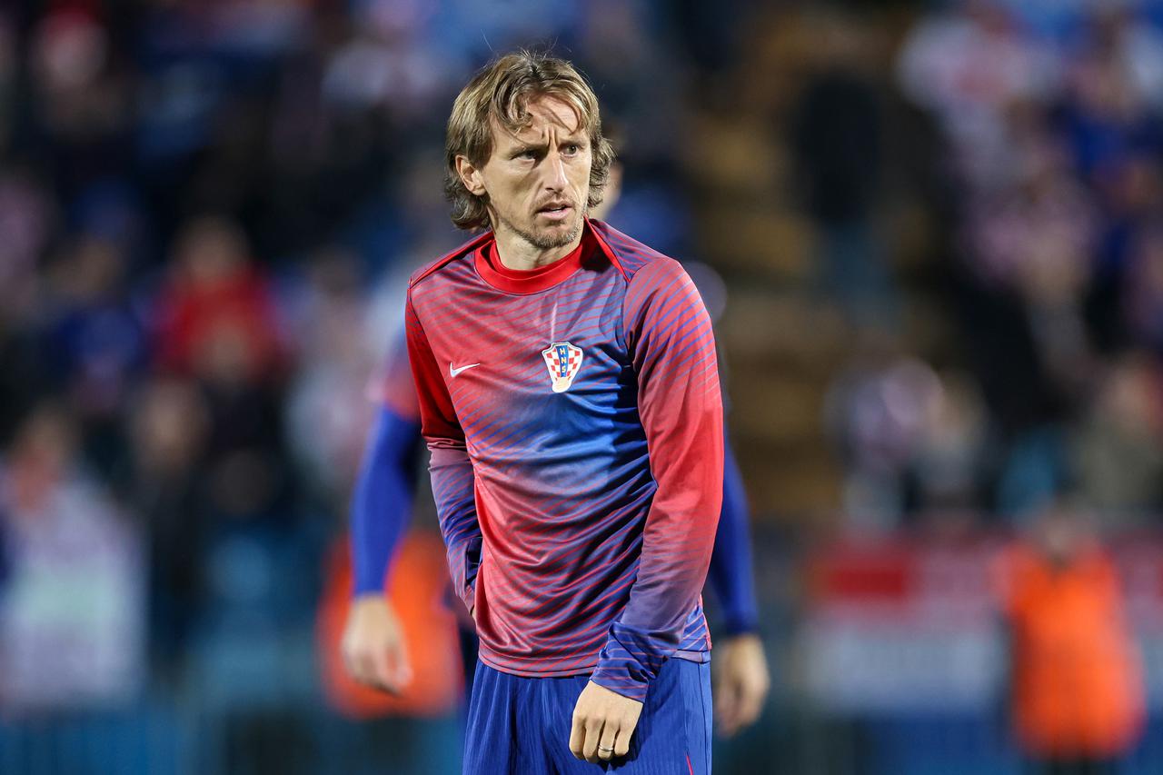 Zagrijavanje nogometaša uoči početka utakmice Hrvatske i Gibraltara u kvalifikacijama za FIFA Svjetsko prvenstvo