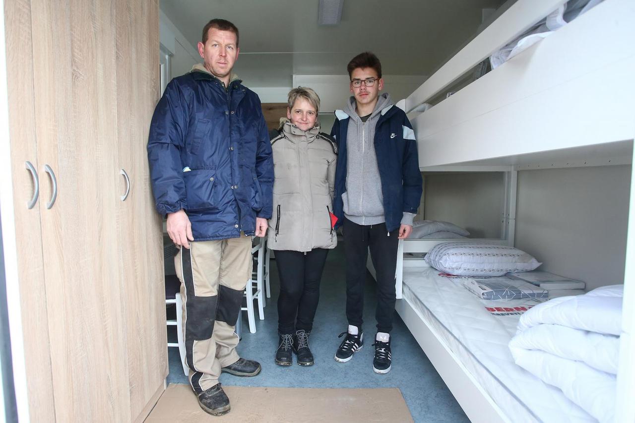Sibić: Obitelj Likević nakon potresa dobila mobilnu kućicu od Caritasa